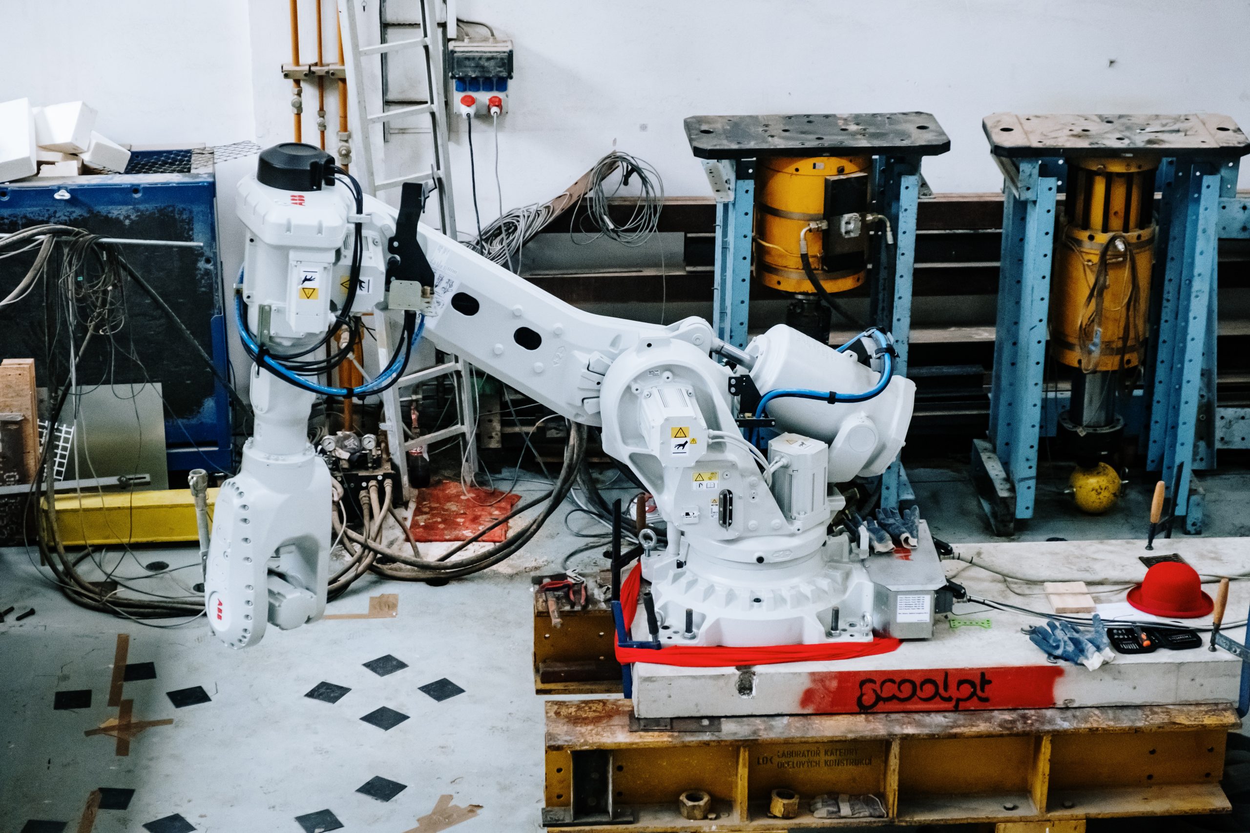 burinka-robotic-arm.jpg burinka-robotic-arm.jpg